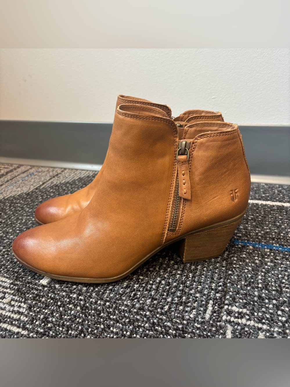 Frye Judith Ankle Booties double zip brown 9.5